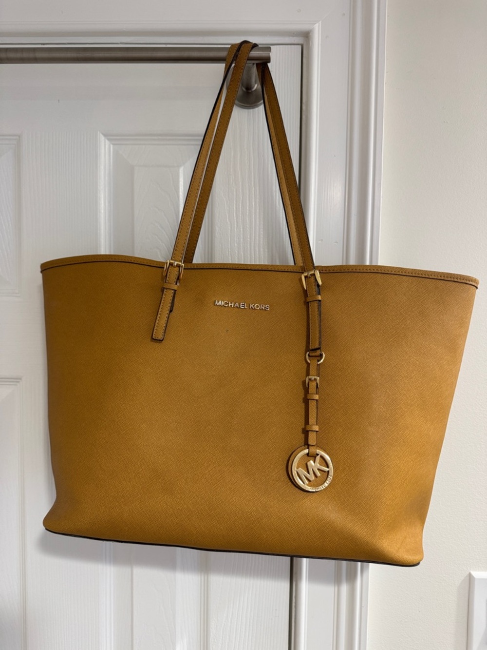 Michael Kors Large Jet Set Saffiano Tote - Mustard/Gold